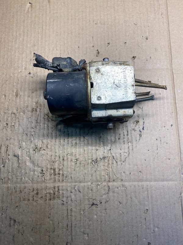 2002 GMC Yukon Denali ABS Anti Lock Brake Pump AB2784 DG