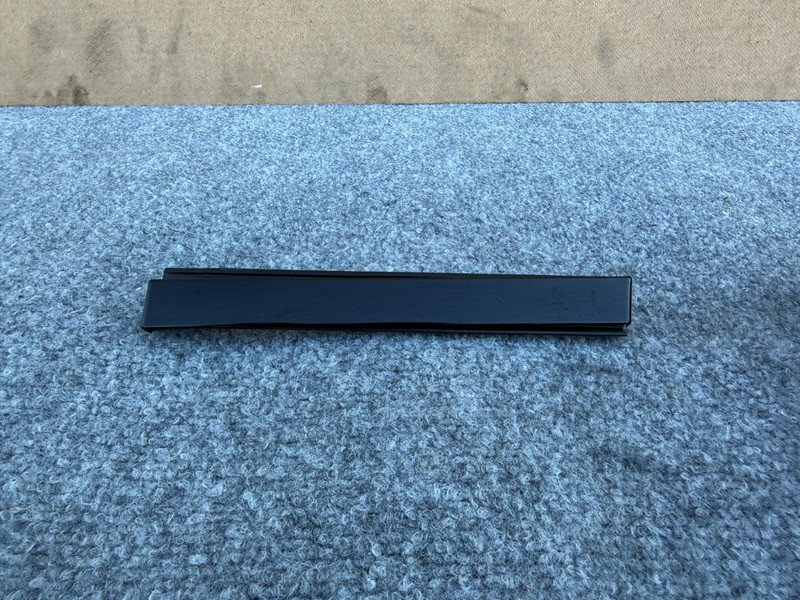 RIVIAN R1S 2022-2026 OEM REAR RIGHT PASSENGER UPPER QUARTER PANEL MOLDING