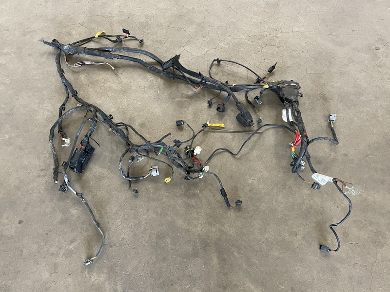 12 13 14 Mercedes C250 Engine Bay Wire Wiring Harness 1.8L 1395 OEM