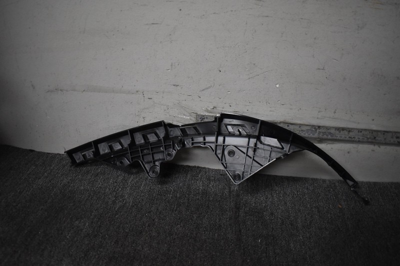 2020 CHRYSLER PACIFICA LEFT SIDE HEADLIGHT BRACKET FACTORY OEM