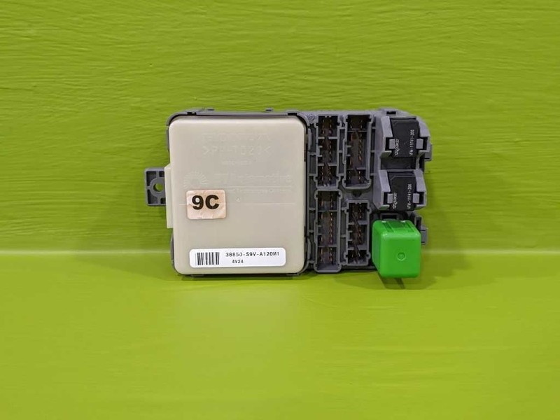 03 04 05 PILOT EX PASSENGER RIGHT MULTIPLEX NETWORK FUSE BOX OEM 3789-27