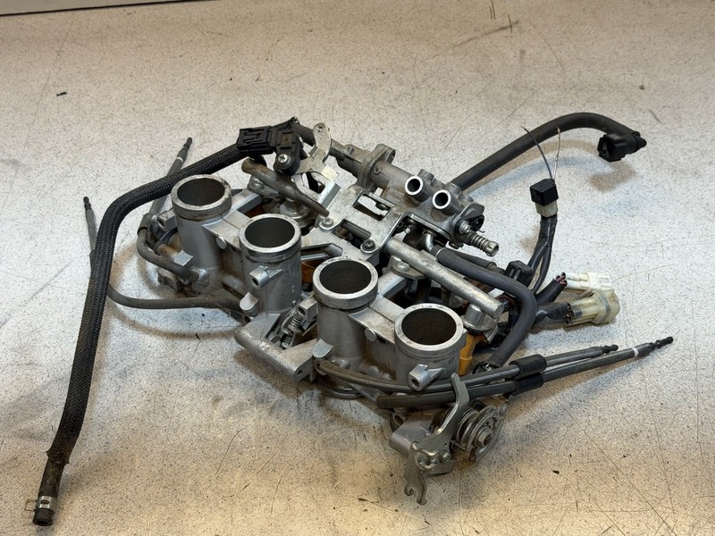 09 YAMAHA FZ6R THROTTLE BODY BODIES TPS SENSOR FUEL INJECTORS FZ6 R