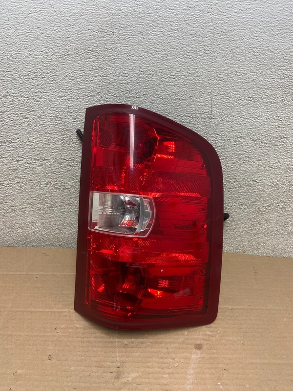2007 to 2013 Chevrolet Silverado Right Passenger RH Side Tail Light AA8701 LK