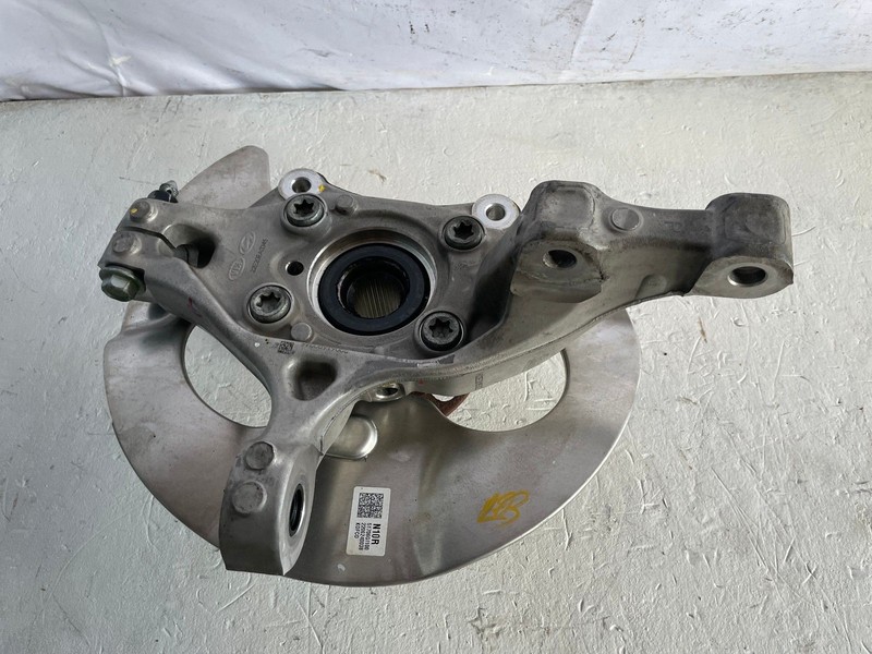 2022-26 HYUNDAI IONIQ 5 AWD FRONT RIGHT STEERING SPINDLE KNUCKLE W/ HUB # 108585