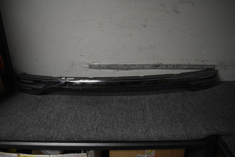 2019-2020 PORSCHE CAYENNE CENTER TAIL LIGHT FACTORY OEM