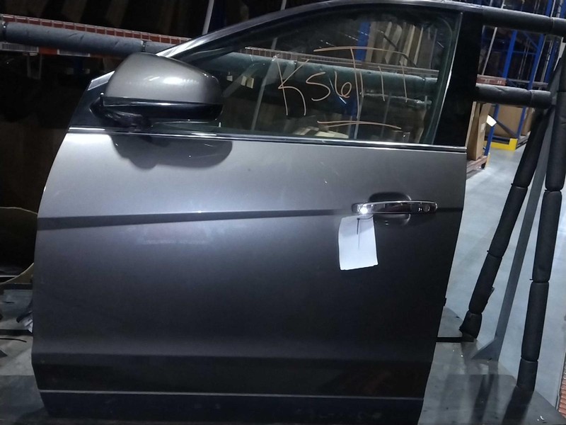 2005 Chevrolet Equinox Front Left Door OEM Used Part 180887 K56116
