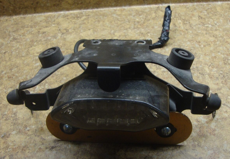 2000 Yamaha YZF600R YZF 600 YZF600 R 600R Rear Tail Brake Light Lens Mount Back