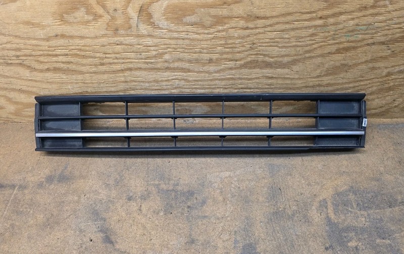 2016 2017 2018 Volkswagen Passat Front Bumper Lower Grille 561-853-671-H OEM