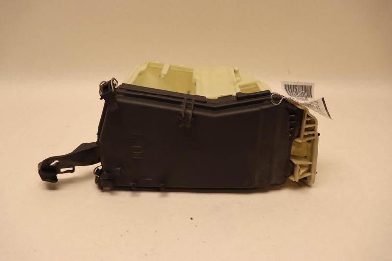 2010-2013 MERCEDES E-CLASS E350 W212 SEDAN AIR INTAKE HOUSING BOX COVER OEM