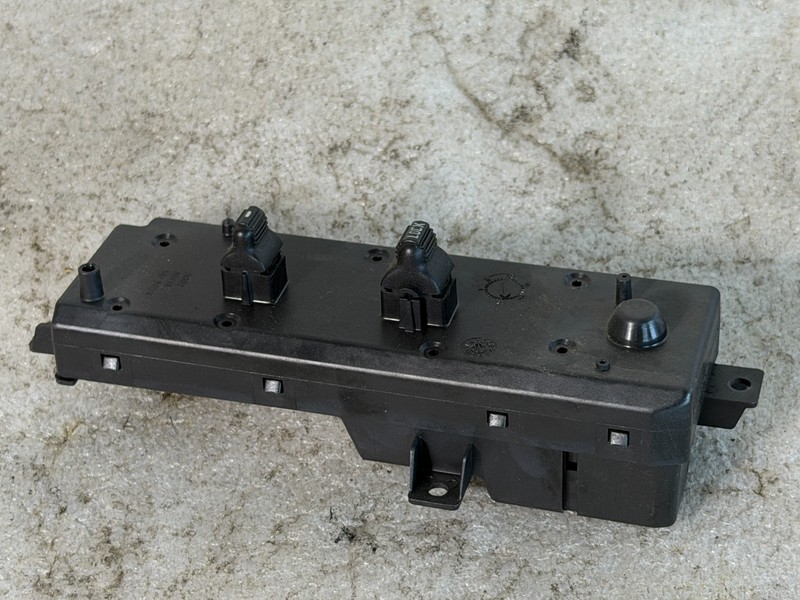 1999-2004 Jeep Grand Cherokee RIGHT FRONT WINDOW SWITCH OEM #028