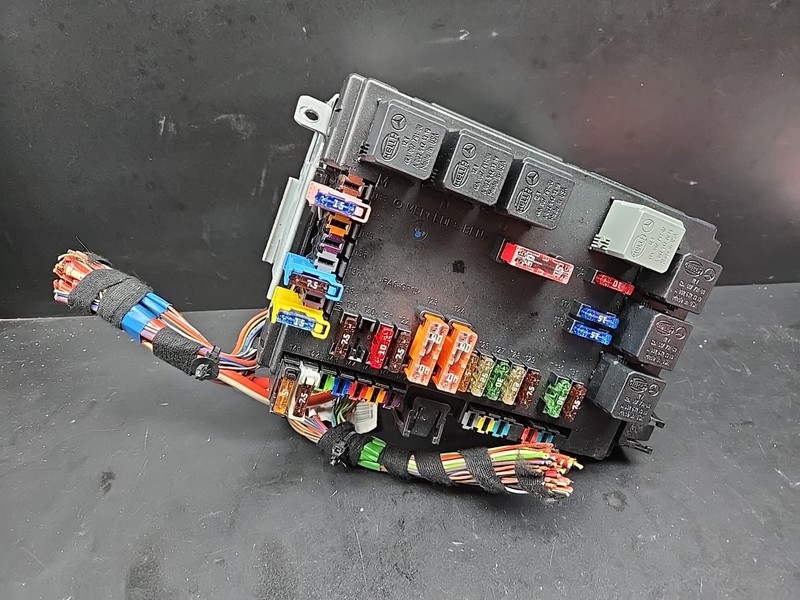 2007-2009 Mercedes W221 S550 S500 S63 AMG Rear Trunk Fuse Box A2215405950