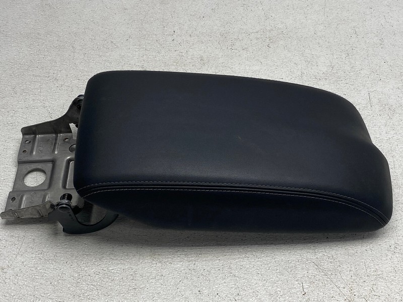 2019-2022 SUBARU ASCENT FRONT CENTER CONSOLE ARM REST STORAGE LID OEM LOT680