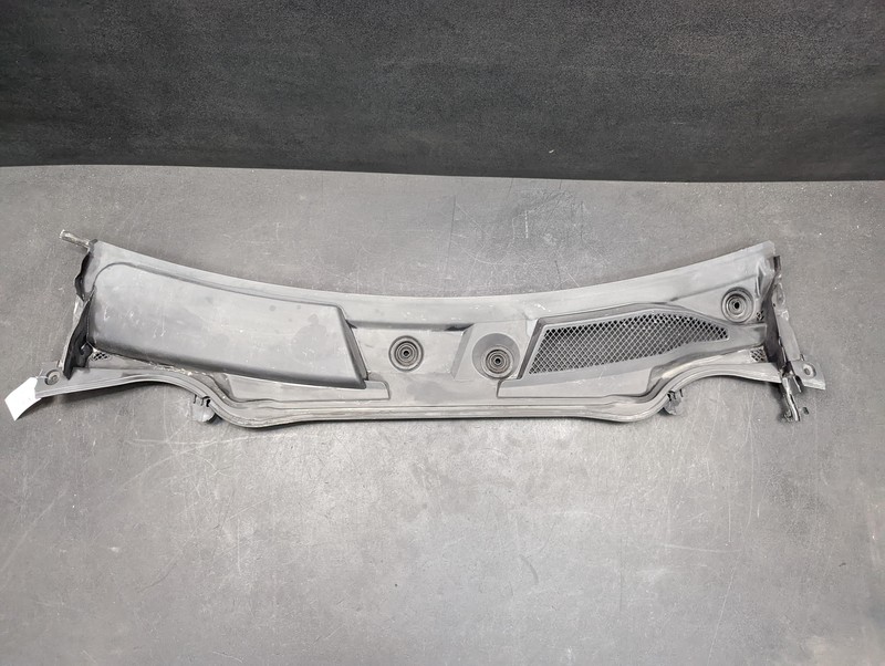 Cowl Vent Panel 2018 Mercedes CLA 250 1768300013 2014 2015 2016 2017 2019- 2023