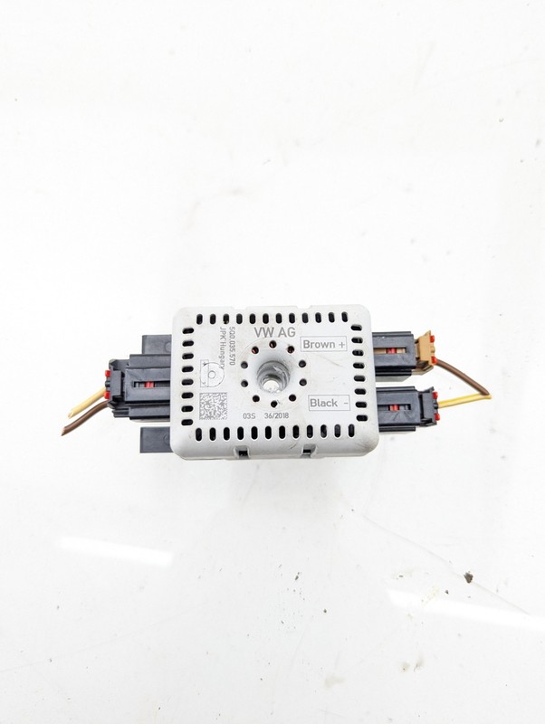 2018-2024 Volkswagen Atlas Antenna Amplifier Suppressor OEM 5Q0035570