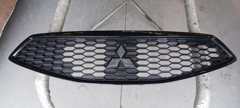20 MITSUBISHI MIRAGE G4 upper Grille OEM Grade A!