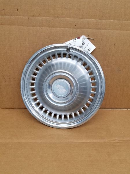 Wheel Cover HubCap Excluding Caprice Fits 71-72 CHEVROLET PASS. 256352