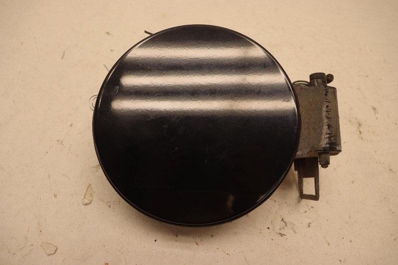 2015-2020 CHEVY/GMC SUBURBAN REAR FUEL TANK FILLER DOOR LID COVER OEM