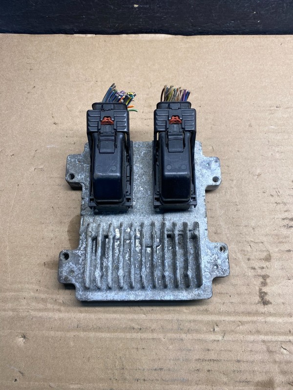 2010 to 2013 Chevrolet Silverado Yukon Engine Control Module ECM ECU AE2132 DW