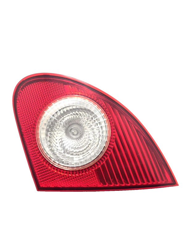 2006 Corolla RH Passenger Decklid Tail Light Assembly P/N 8167002030