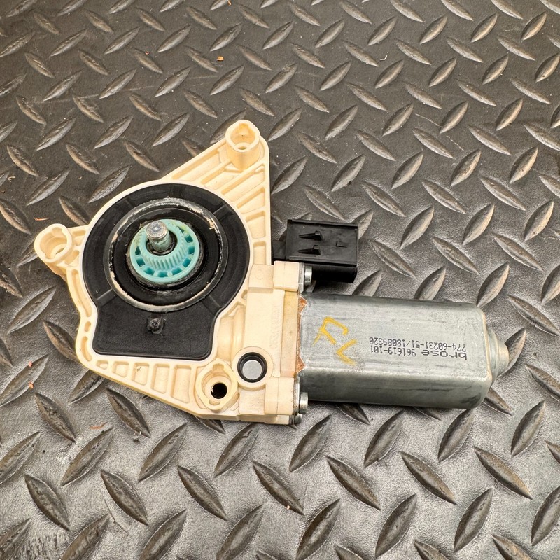 07-14 Infiniti G37s coupe Nisan 370Z LEFT FRONT DOOR WINDOW MOTOR 961619-101 OEM