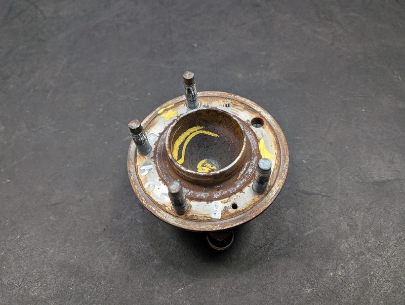 Rear Right Wheel Hub 2020 Chevrolet Equinox 13507356 2018 2019 2021 2022 - 2024