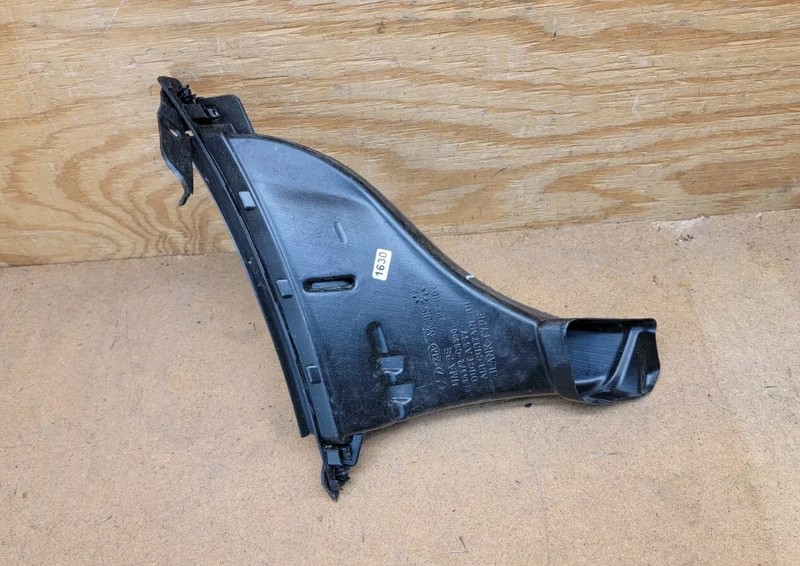 2019 2020 Kia Sorento Front Bumper Right Air Duct 86572-C6500 OEM