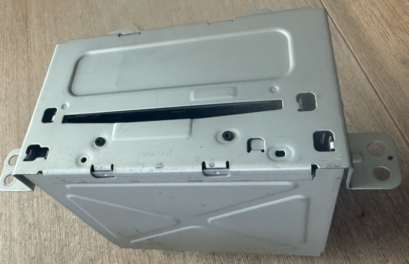 2011-2012 Chevrolet Cruze Radio AM FM CD Radio Receiver OEM 20983517