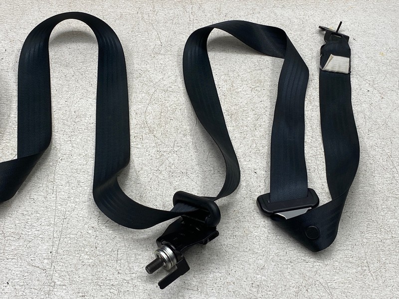 06-08 MAZDA MIATA MX-5 FRONT RIGHT PASSENGER SIDE SEATBELT RETRACTOR OEM LOT 803