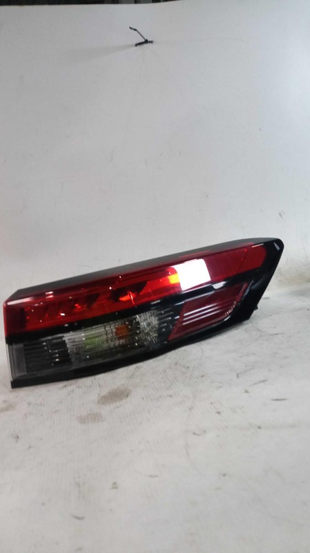 2022 Nissan Pathfinder Right Tail Light Assembly Black OEM Used 731218
