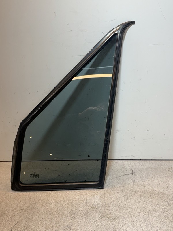 02-06 Dodge Mercedes Sprinter T1N Front Left Driver Door Vent Side Glass Window