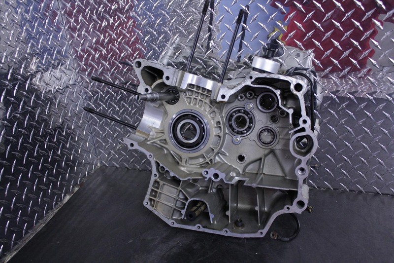 97 DUCATI 748 RIGHT SIDE RH ENGINE MOTOR CRANK CASE CRANKCASE