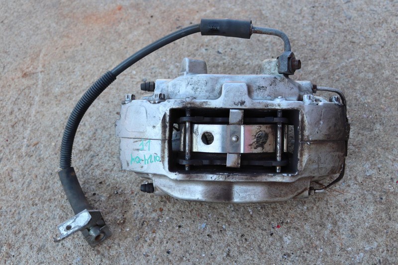 2004-2007 CADILLAC CTS V-SERIES FRONT LEFT DRIVER SIDE BRAKE CALIPER OEM