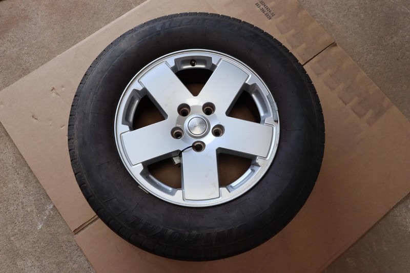 2007-2012 JEEP WRANGLER WHEEL RIM TIRE 255/70 R18 113H 18X7.5 5 SPOKE OEM