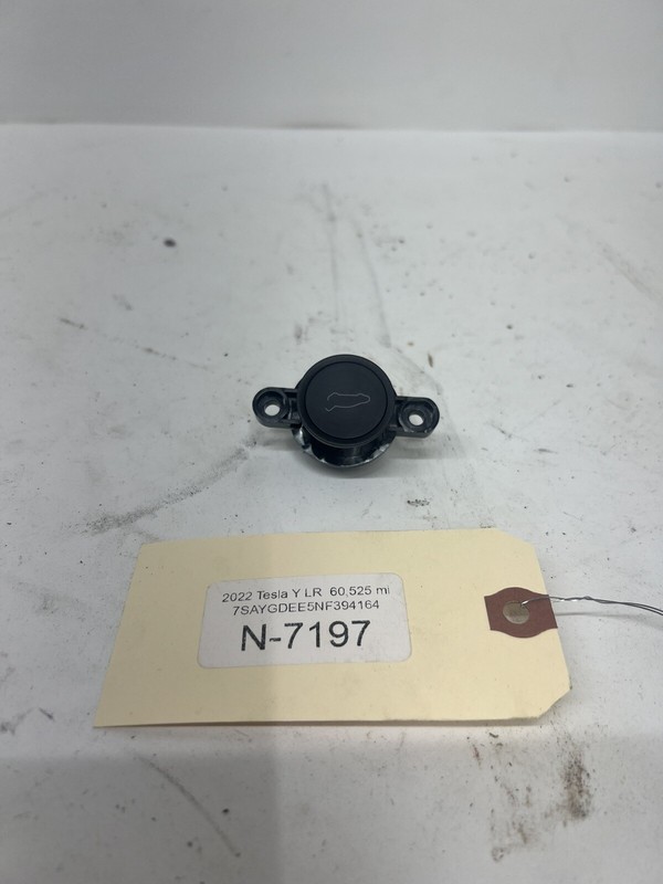 TESLA M Y/3 REAR TRUNK LID RELEASE OPEN SWITCH2017 - 2022 1501907-00 N7197 B3