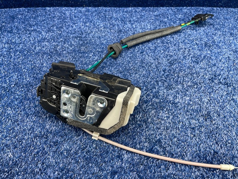 2011–2015 Kia Sorento Rear Right Door Latch Assembly OEM 5320S-XM0A0