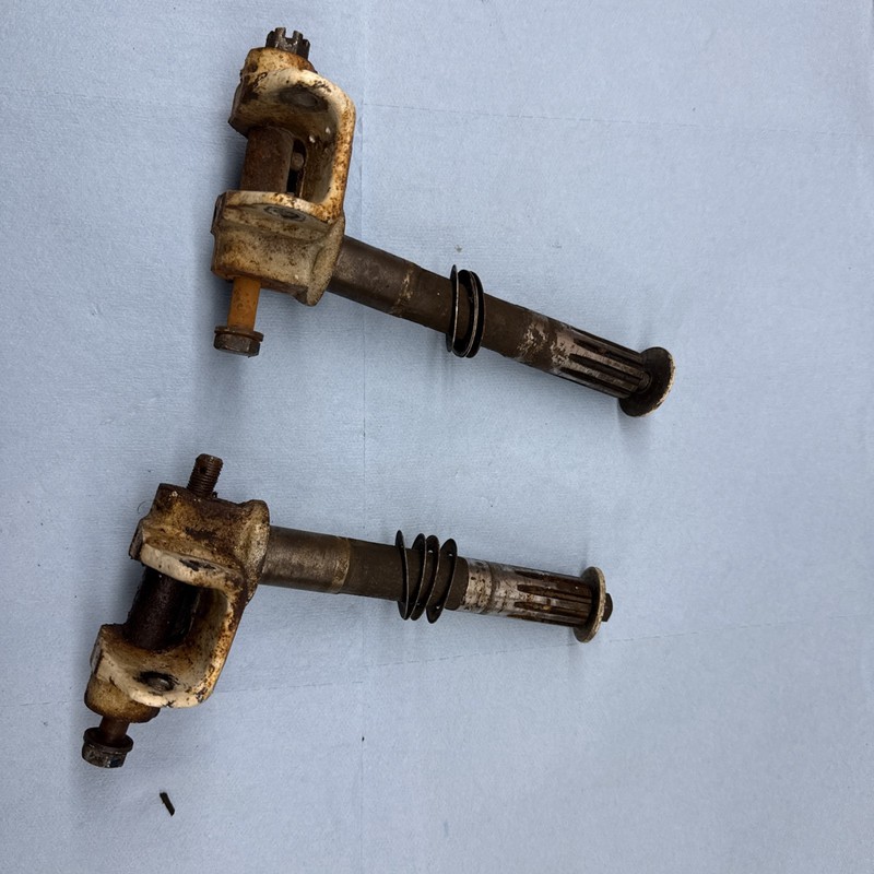 1974 Evinrude Skimmer 440 Vintage Snowmobile ski spindles good