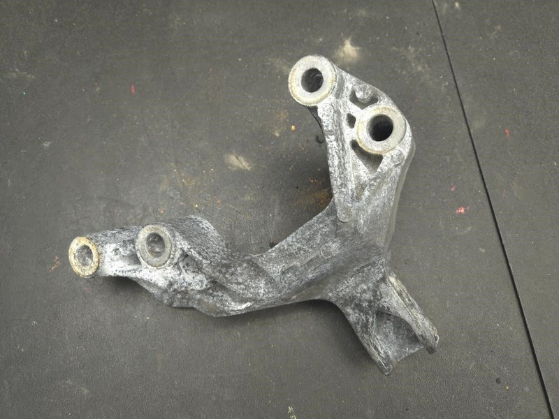 Front Right Engine Mount 2025 Nissan Kicks 2026