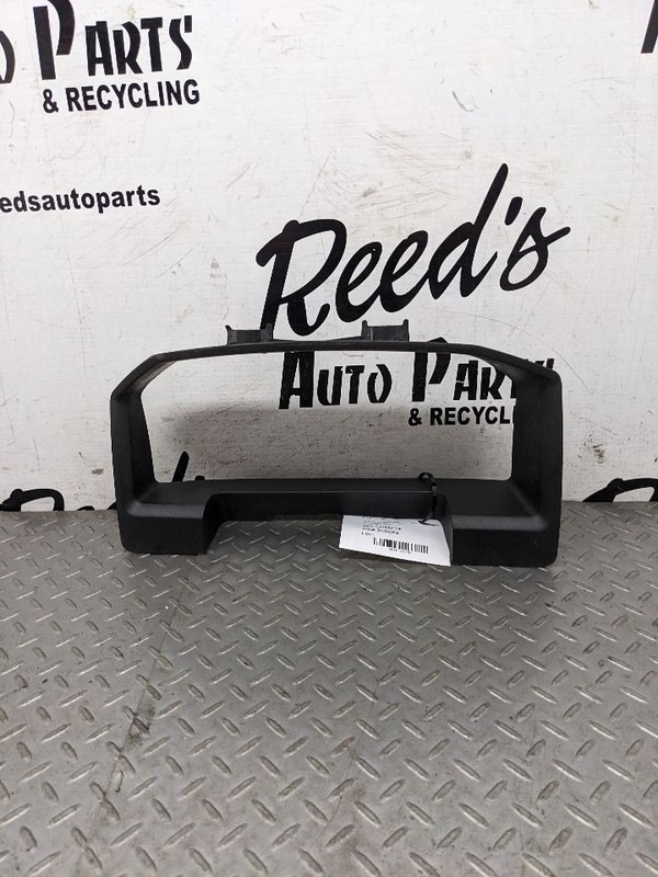 2013-2018 RAM 1500 2500 3500 INSTRUMENT PANEL CLUSTER BEZEL TRIM 1171737