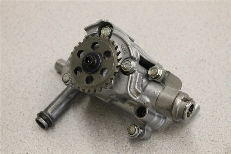 2000 HONDA VT 750 SHADOW ENGINE MOTOR OIL PUMP OEM VT750 00