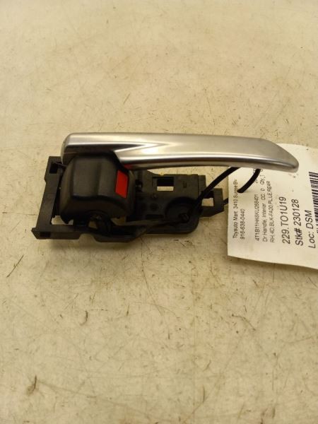 2019 TOYOTA CAMRY LE PASSENGER SIDE REAR INTERIOR DOOR HANDLE