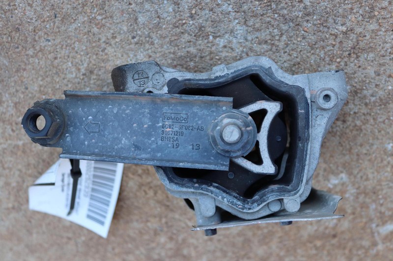 2010-2016 VOLVO XC60 3.2L REAR LOWER ENGINE MOTOR MOUNT SUPPORT BRACKET OEM
