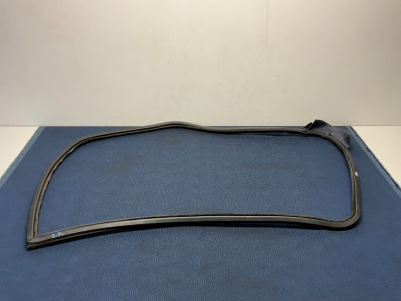 85-91 BMW E30 Sedan Rear Right Passenger Door Rubber Weatherstrip Seal Strip OEM