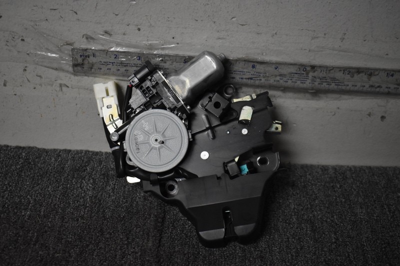 2007-2012 LEXUS LS460 TRUNK LOCK FACTORY OEM