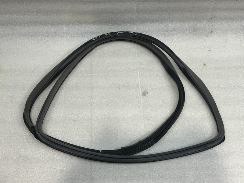 LEXUS GX470 2003-2009 WEATHERSTRIP REAR RIGHT DOOR RUBBER SEAL GASKET