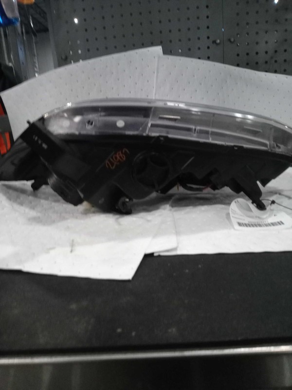 Used Right Headlight Assembly fits: 2019 Chevrolet Trax reflector Right Grade A
