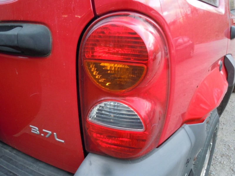 2002-2004 Jeep Liberty Tail Light Lamp Passenger Right RH