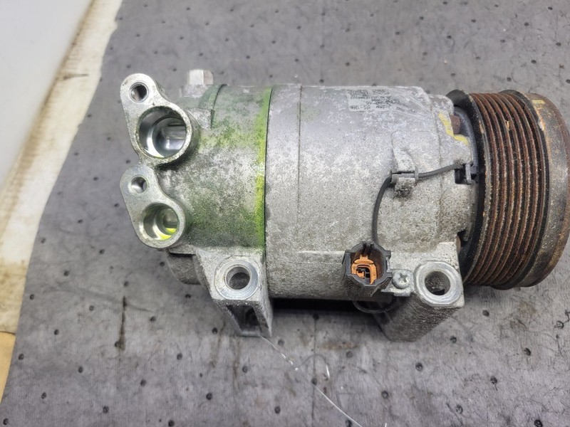 Air Conditioner AC Compressor 8 Cylinder Fits 12-20 NV 2500 1574328