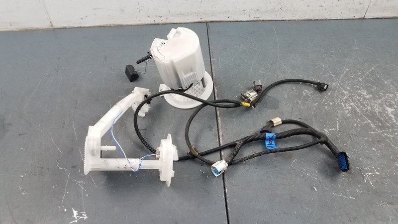 2015 Chevy Camaro SS Fuel Pump / Sending Unit / Harness #9320 F2
