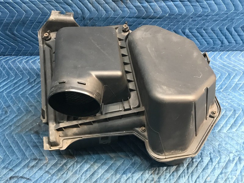 00-05 Cadillac Deville Air Filter Cleaner Box Housing Assembly