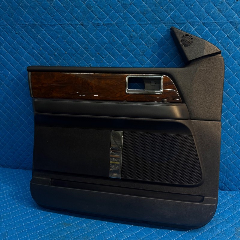 2016 Lincoln Navigator LH Driver Side Front Interior Door Panel
